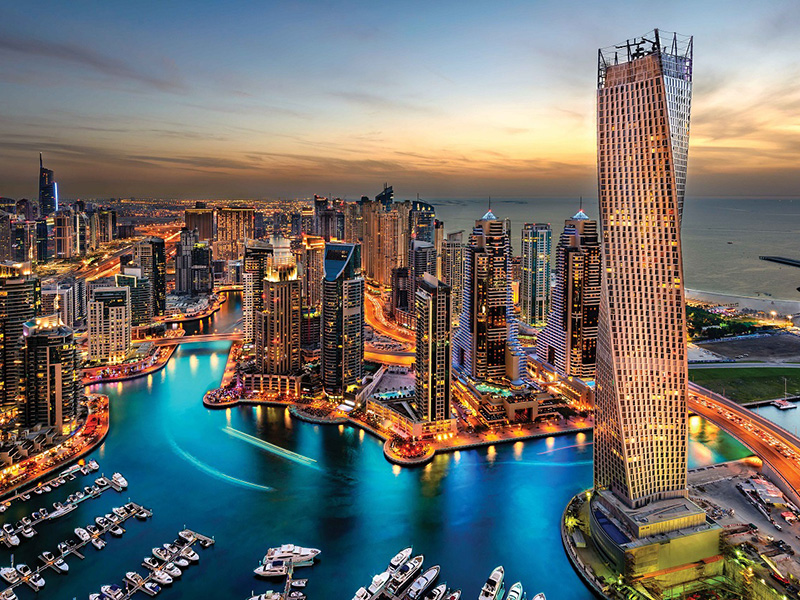 الإمارات تحطم رقمًا قياسيًا بأكبر علم يحلق في القفز الحر